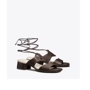 Bombe Miller Heel Sandal with Shoe Bag
Color: Brown / New Ivory
Size: 10.5